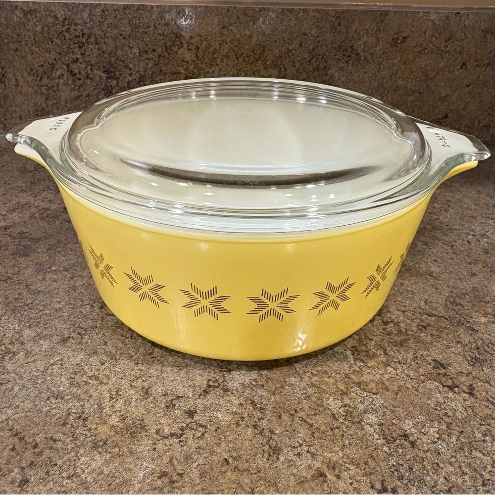 Pyrex Vintage Town and Country 1 1/2 Pint Pyrex Casserole with Lid 472 - Picture 2 of 8